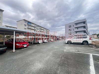 アザレ久留米の駐車場