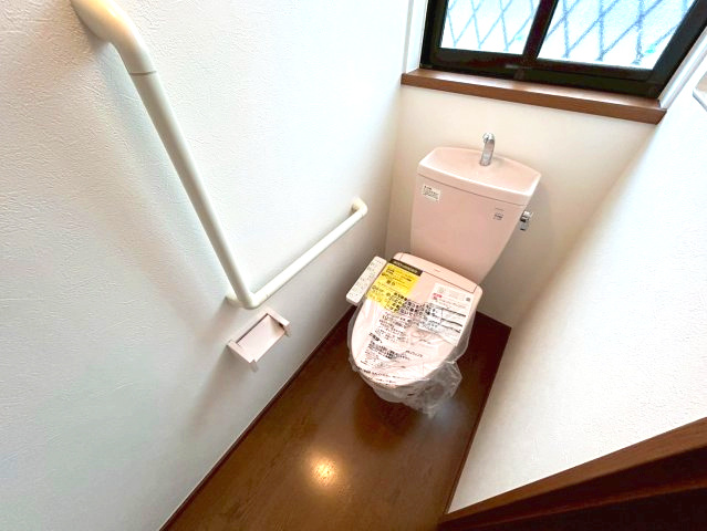 三木市末広３丁目　中古建てのトイレ