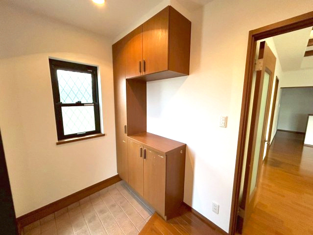 三木市末広３丁目　中古建ての玄関