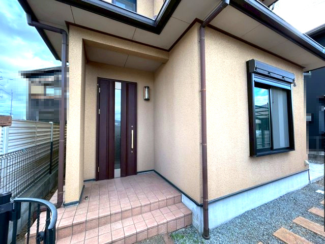 三木市末広３丁目　中古建ての玄関