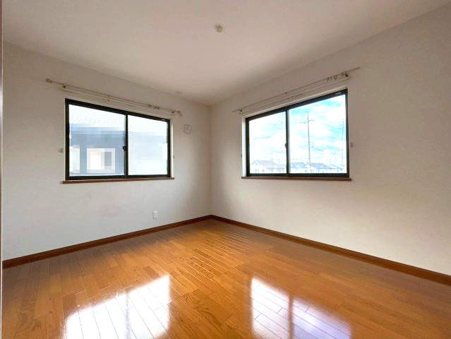 三木市末広３丁目　中古建ての洋室