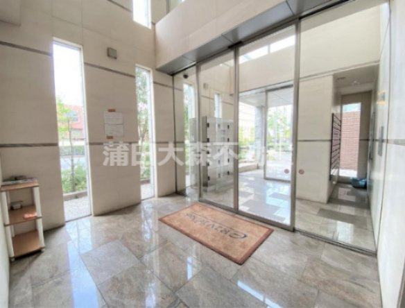 エリヴィエールのエントランス|エントランス　TVモニター付オートロック宅配BOXメールBOX