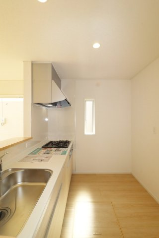 須賀川市和田字立石　　　１号棟　　　須賀川第3小学校、須賀川第３中学区のキッチン