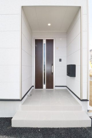 須賀川市和田字立石　　　１号棟　　　須賀川第3小学校、須賀川第３中学区の玄関