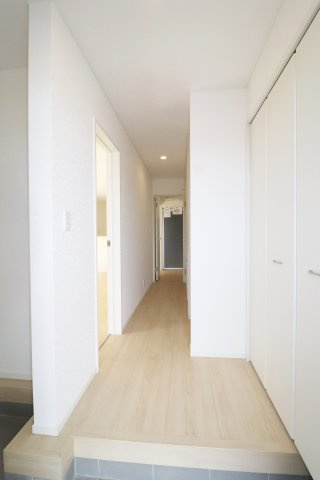 須賀川市和田字立石　　　１号棟　　　須賀川第3小学校、須賀川第３中学区の玄関