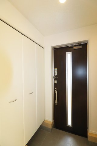 須賀川市和田字立石　　　１号棟　　　須賀川第3小学校、須賀川第３中学区の玄関