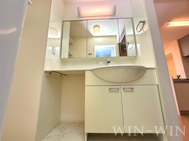 向日葵の独立洗面台