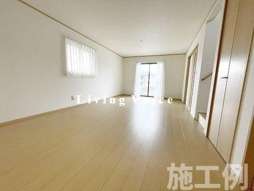 【居間・リビング】 | 【仲介手数料０円】相模原市中央区水郷田名3丁目　新築一戸建て | 相模原市中央区水郷田名3丁目　新築一戸建て