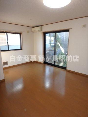 坂戸市南町中古戸建の居間・リビング