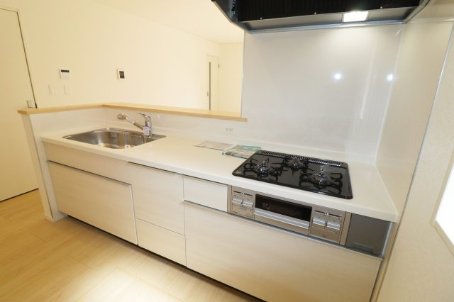 須賀川市和田字立石　　　２号棟　　　須賀川第3小学校、須賀川第３中学区のキッチン