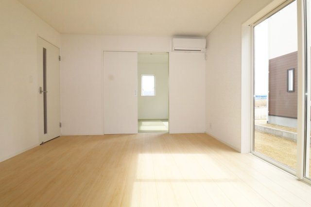 須賀川市和田字立石　　　２号棟　　　須賀川第3小学校、須賀川第３中学区の居間・リビング