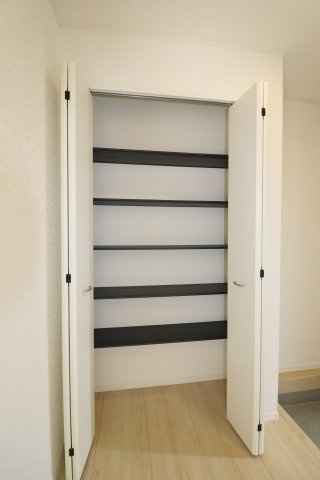 須賀川市和田字立石　　　２号棟　　　須賀川第3小学校、須賀川第３中学区の収納|シューズクローゼット