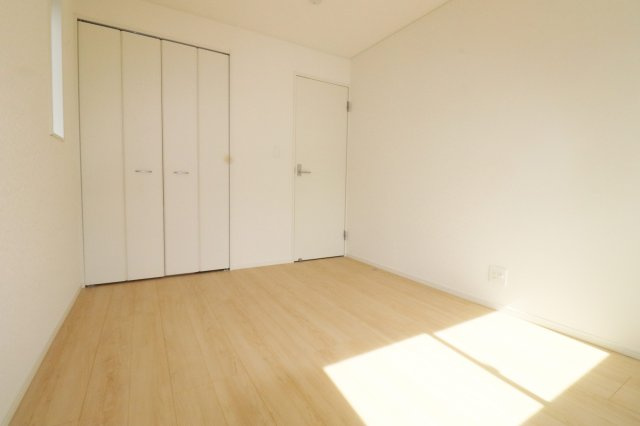 須賀川市和田字立石　　　２号棟　　　須賀川第3小学校、須賀川第３中学区の洋室