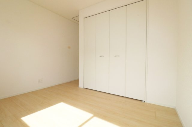 須賀川市和田字立石　　　２号棟　　　須賀川第3小学校、須賀川第３中学区の洋室