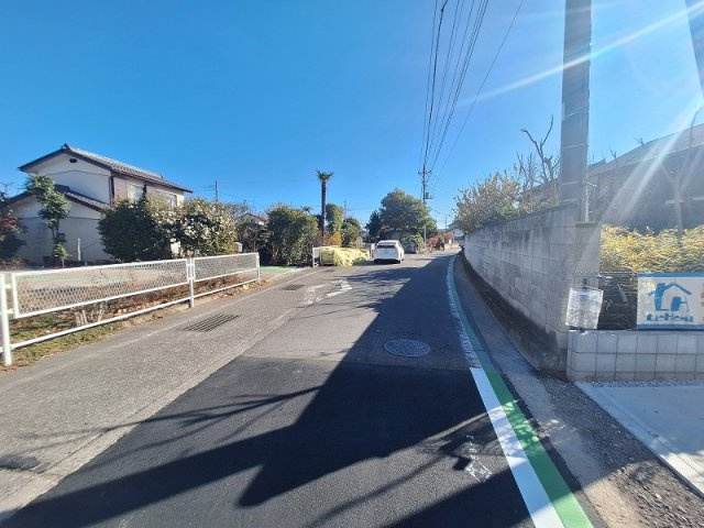 アーバンスタイル高崎市矢中町 2号棟の前面道路含む現地写真