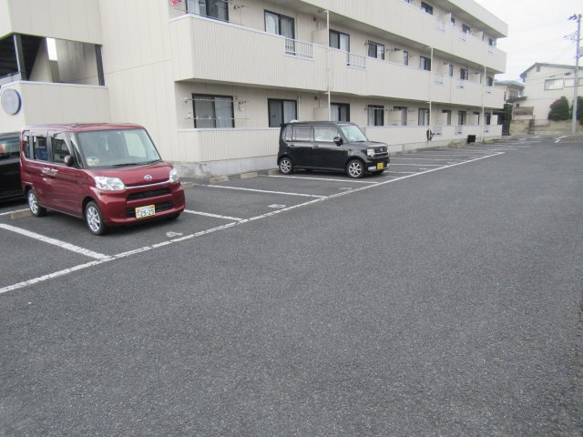 晃七第一マンションの駐車場