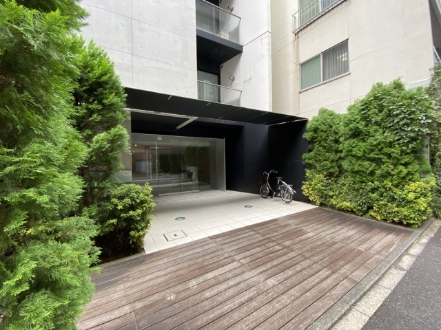 アーデン芝公園のエントランス