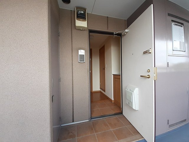 プランドール朝倉の玄関