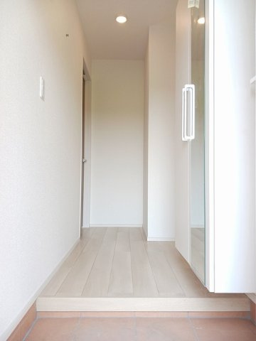グランデルート　Ｃの玄関