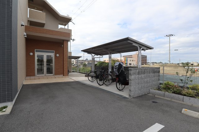 カーサレイメイの駐車場