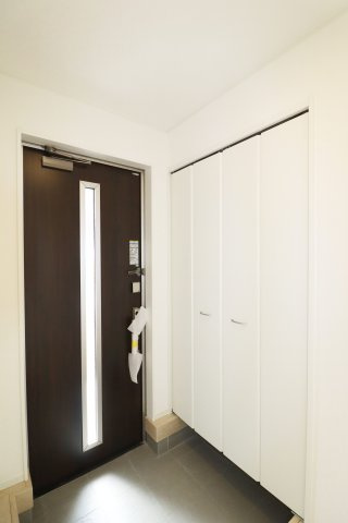 須賀川市和田字立石　　　3号棟　　　須賀川第3小学校、須賀川第３中学区の玄関