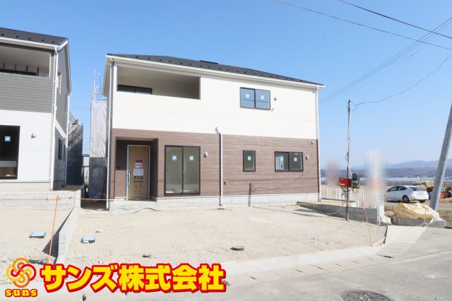 須賀川市和田字立石　　　3号棟　　　須賀川第3小学校、須賀川第３中学区の外観|南西側から見た駐車場を含む外観