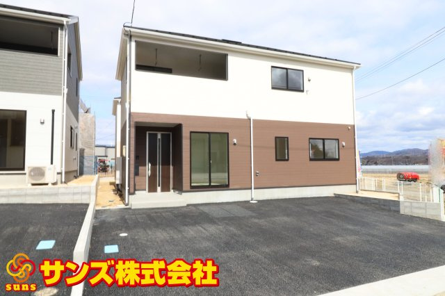 須賀川市和田字立石　　　3号棟　　　須賀川第3小学校、須賀川第３中学区の外観|南西側から見た駐車場を含む外観