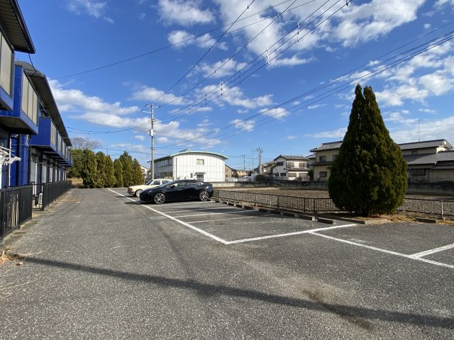 コーポウインズAの駐車場