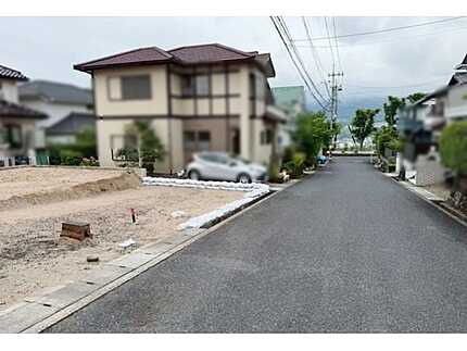 佐伯区美鈴が丘緑３丁目の前面道路含む現地写真