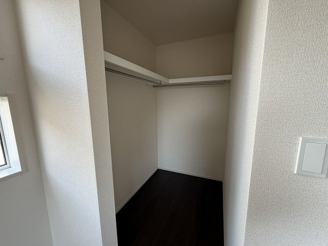 横浜1丁目　新築戸建　6棟の収納|洋室6.21帖のウォークインクローゼット