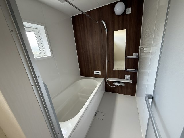 横浜1丁目　新築戸建　6棟の前面道路含む現地写真