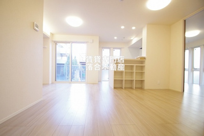 【居間・リビング】 | CASA FLORESTA | 16帖ある明るい広々としたリビング♪