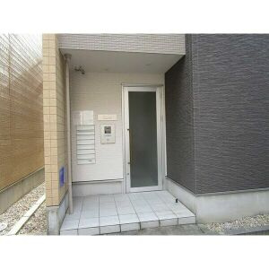 Charme新守山の玄関