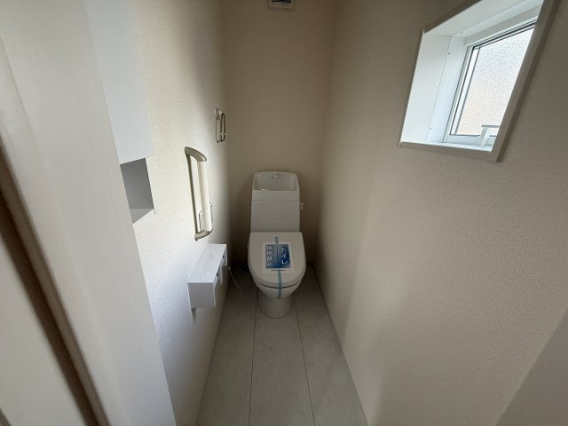 横浜1丁目　新築戸建　6棟のトイレ