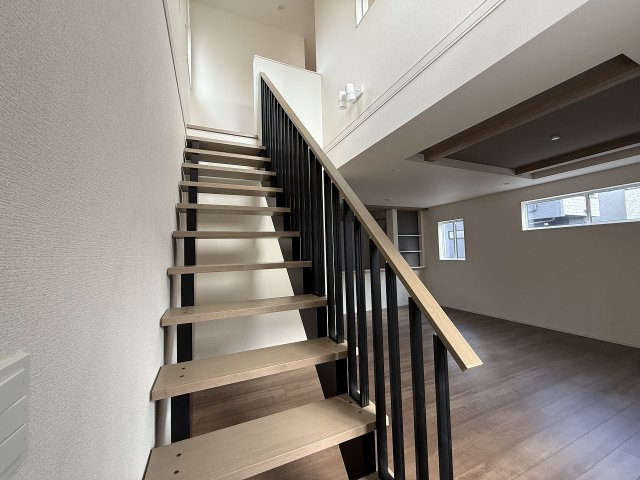 横浜1丁目　新築戸建　6棟のその他|階段
