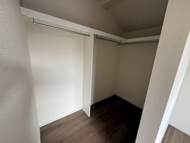 横浜1丁目　新築戸建　6棟の収納|洋室７帖のウォークインクローゼット