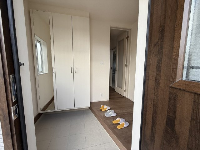 横浜1丁目　新築戸建　6棟の玄関