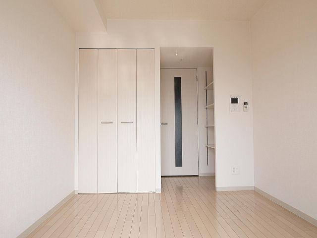 エステムプラザ難波WESTリバークロスの洋室