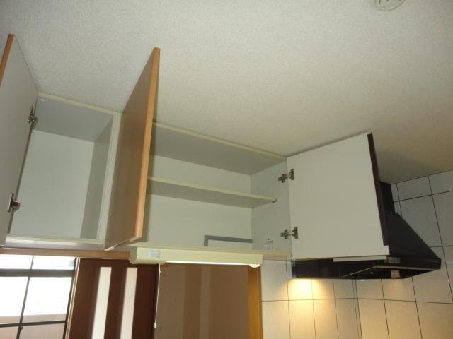 サンコート・パインの収納|キッチン収納（上部）