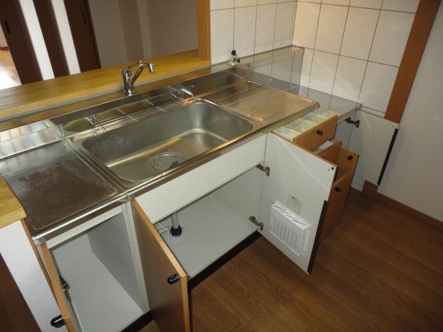 サンコート・パインの収納|キッチン収納（下部）