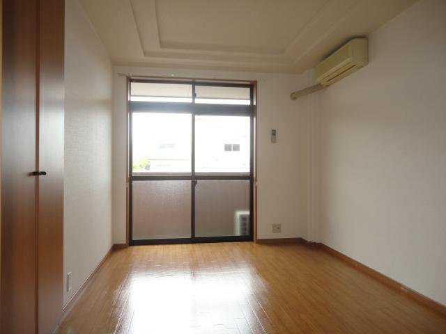 サンコート・パインの設備|エアコン付き洋室