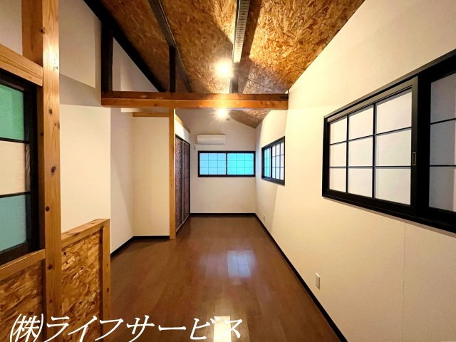 【洋室】 | 東三国２丁目テラスハウス | ２階洋室／和モダンスタイルのお部屋です・収納有