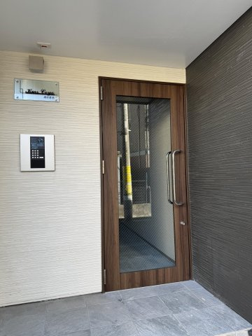 荒川区荒川５丁目の賃貸マンションのエントランス