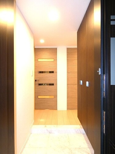 シティタワー有明の玄関|玄関からの廊下