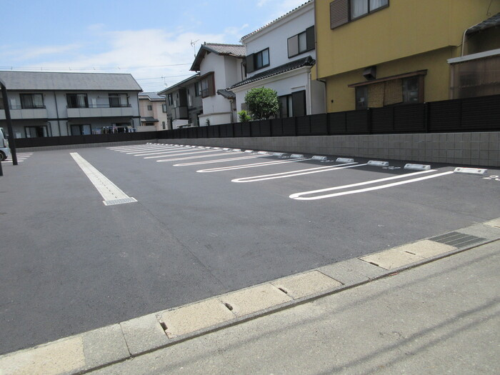 アローフィールド桜の駐車場