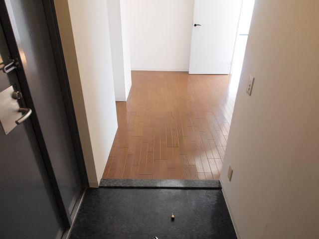 グラスホッパーの玄関