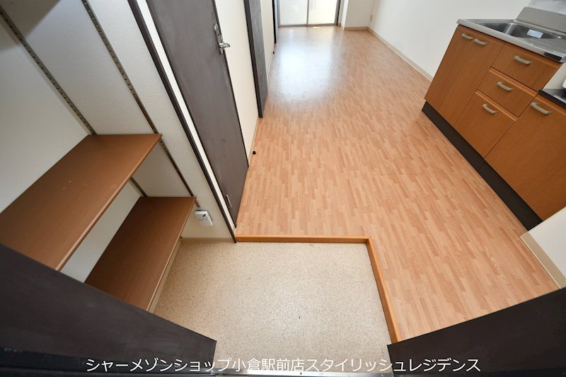 寿山ビルの玄関
