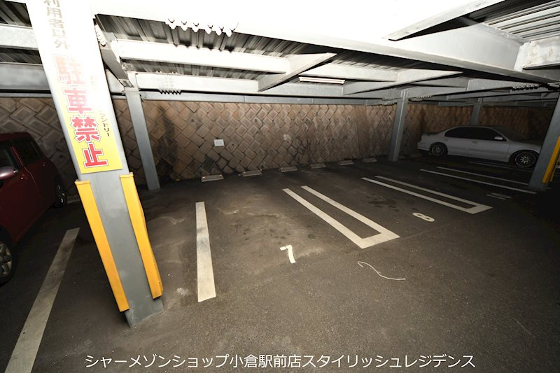 寿山ビルの駐車場