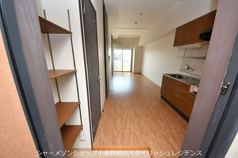 寿山ビルの玄関