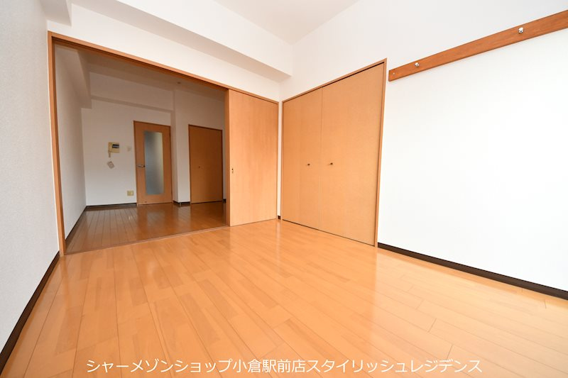中津口センタービルの寝室